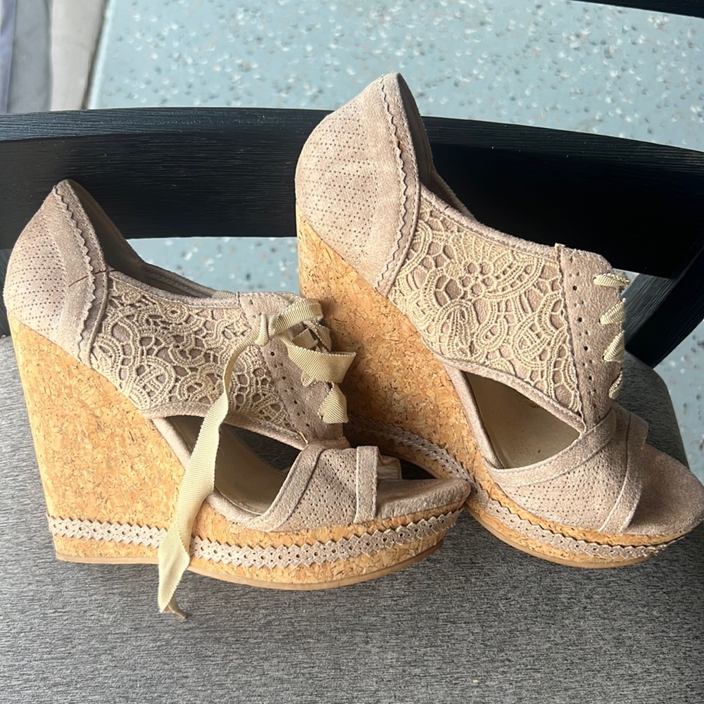 Light beige lace up wedge